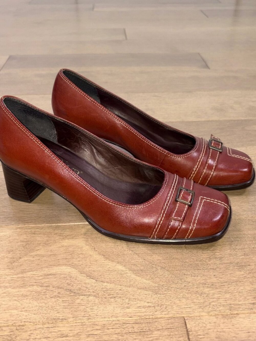 LA DIVA ITALIAN DESIGN women's leather shoes size 7 women's